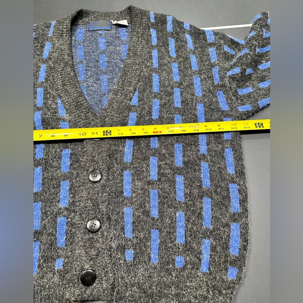 Bluebeards Chunky Button-Front Gray Geometric Car… - image 7